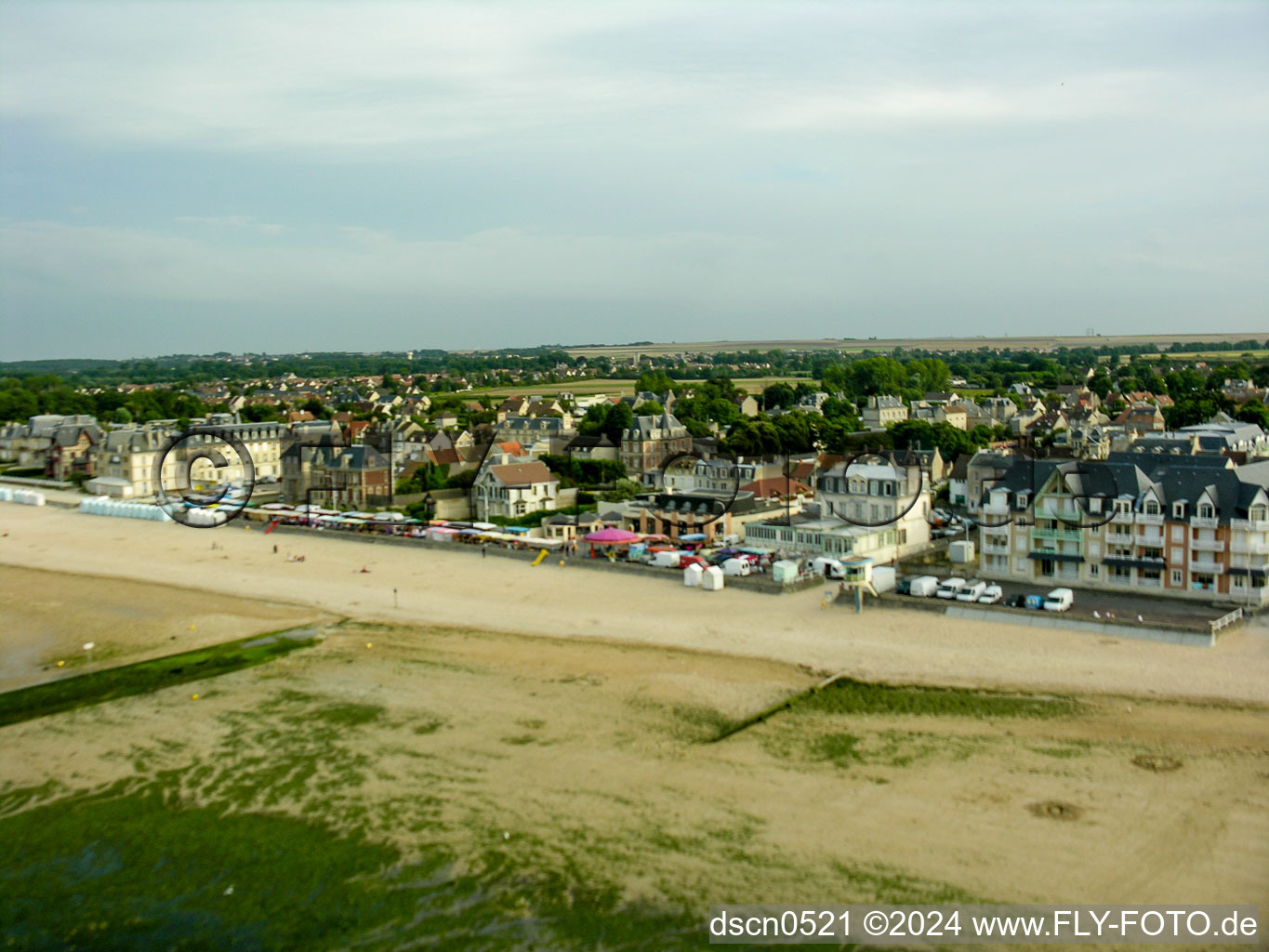 Vue aérienne de Lion-sur-Mer dans le département Calvados, France