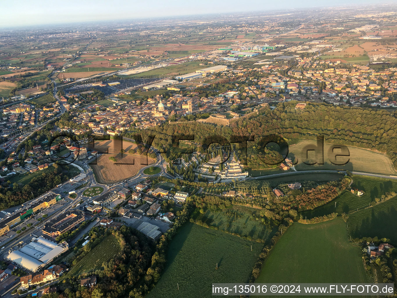 Vue aérienne de Quartier Lonato in Lonato del Garda dans le département Brescia, Italie