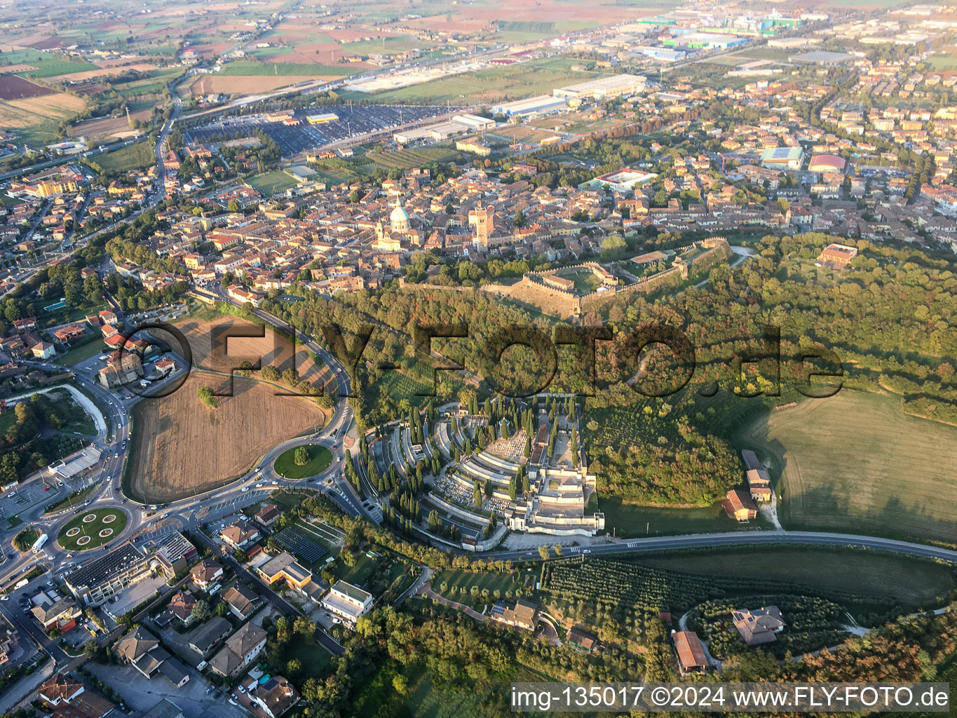 Vue aérienne de Quartier Lonato in Lonato del Garda dans le département Brescia, Italie