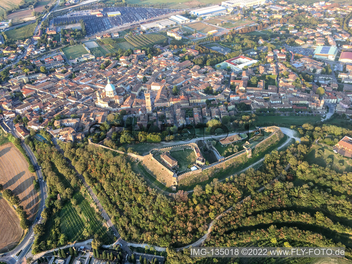 Photographie aérienne de Rocca di Lonato à Lonato del Garda dans le département Brescia, Italie