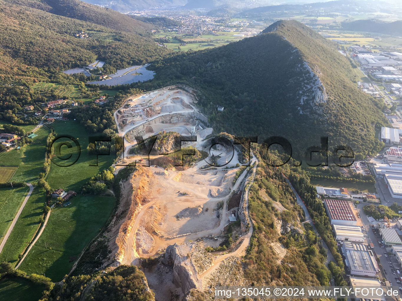 Photographie aérienne de Buco Del Frate à Paitone dans le département Brescia, Italie