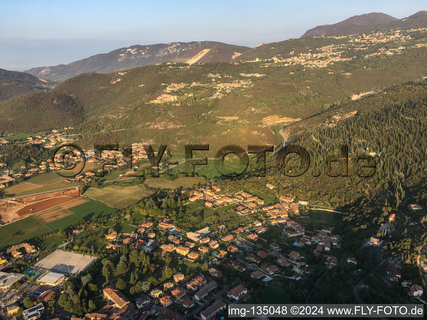 Vue aérienne de Parc "Fontanone" à Nuvolento dans le département Brescia, Italie