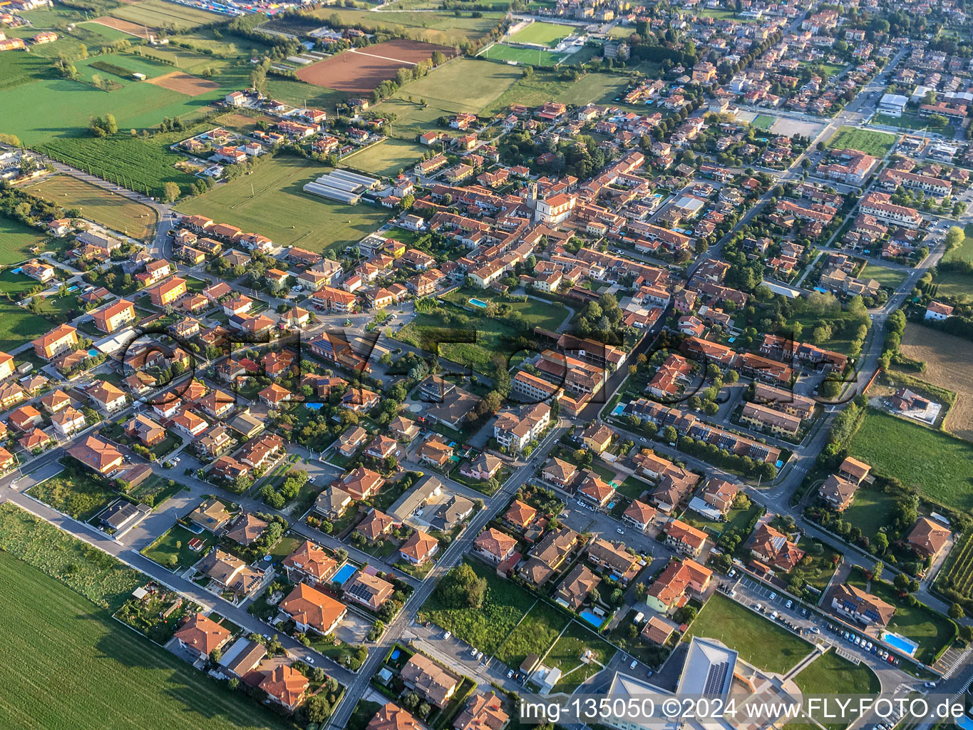 Vue aérienne de Prevalle dans le département Brescia, Italie