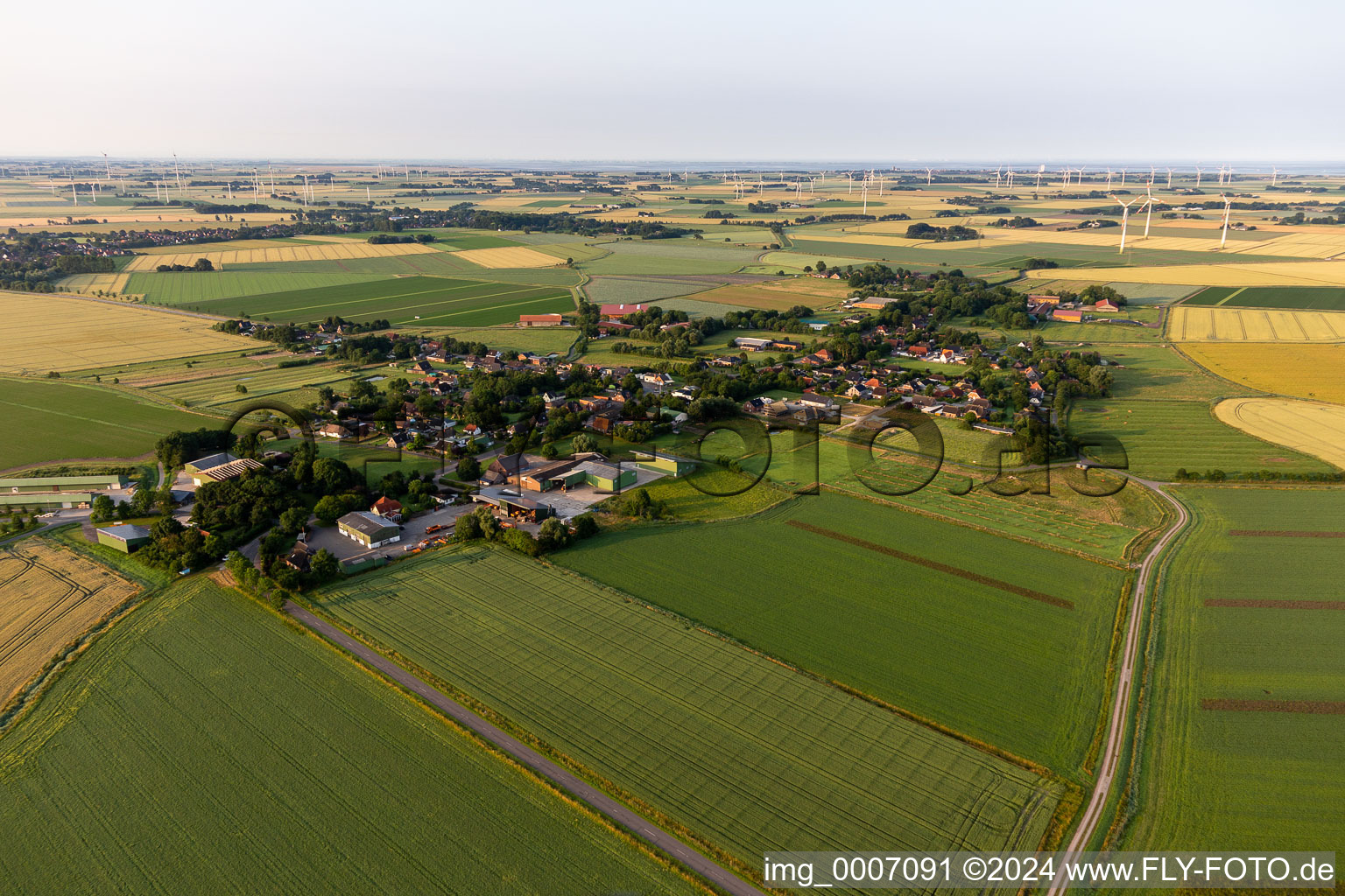 Vue aérienne de Norddeich dans le département Schleswig-Holstein, Allemagne