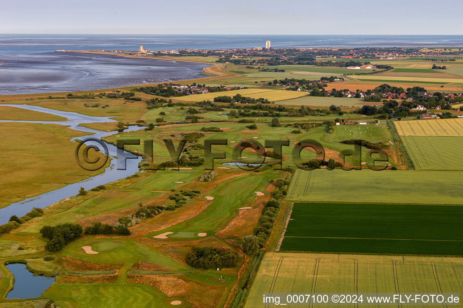 Vue oblique de Club de golf Büsum Dithmarschen eV à Warwerort dans le département Schleswig-Holstein, Allemagne