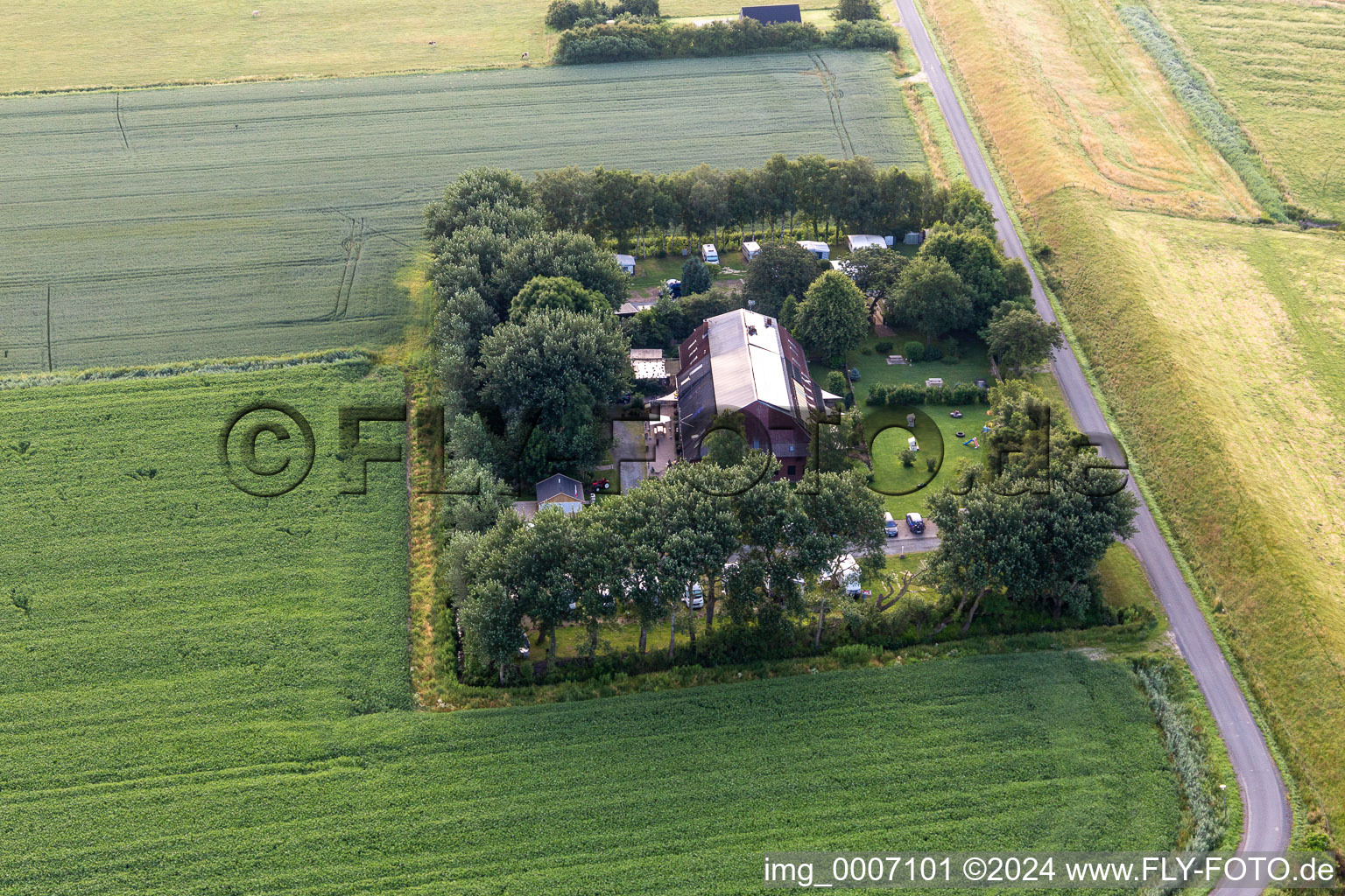 Vue aérienne de Village de vacances Achtern Diek à le quartier Barsfleth in Nordermeldorf dans le département Schleswig-Holstein, Allemagne