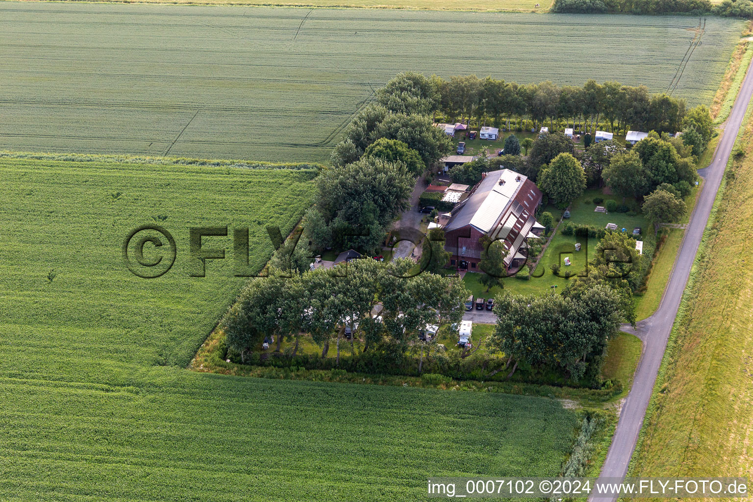 Vue aérienne de Village de vacances Achtern Diek à le quartier Barsfleth in Nordermeldorf dans le département Schleswig-Holstein, Allemagne