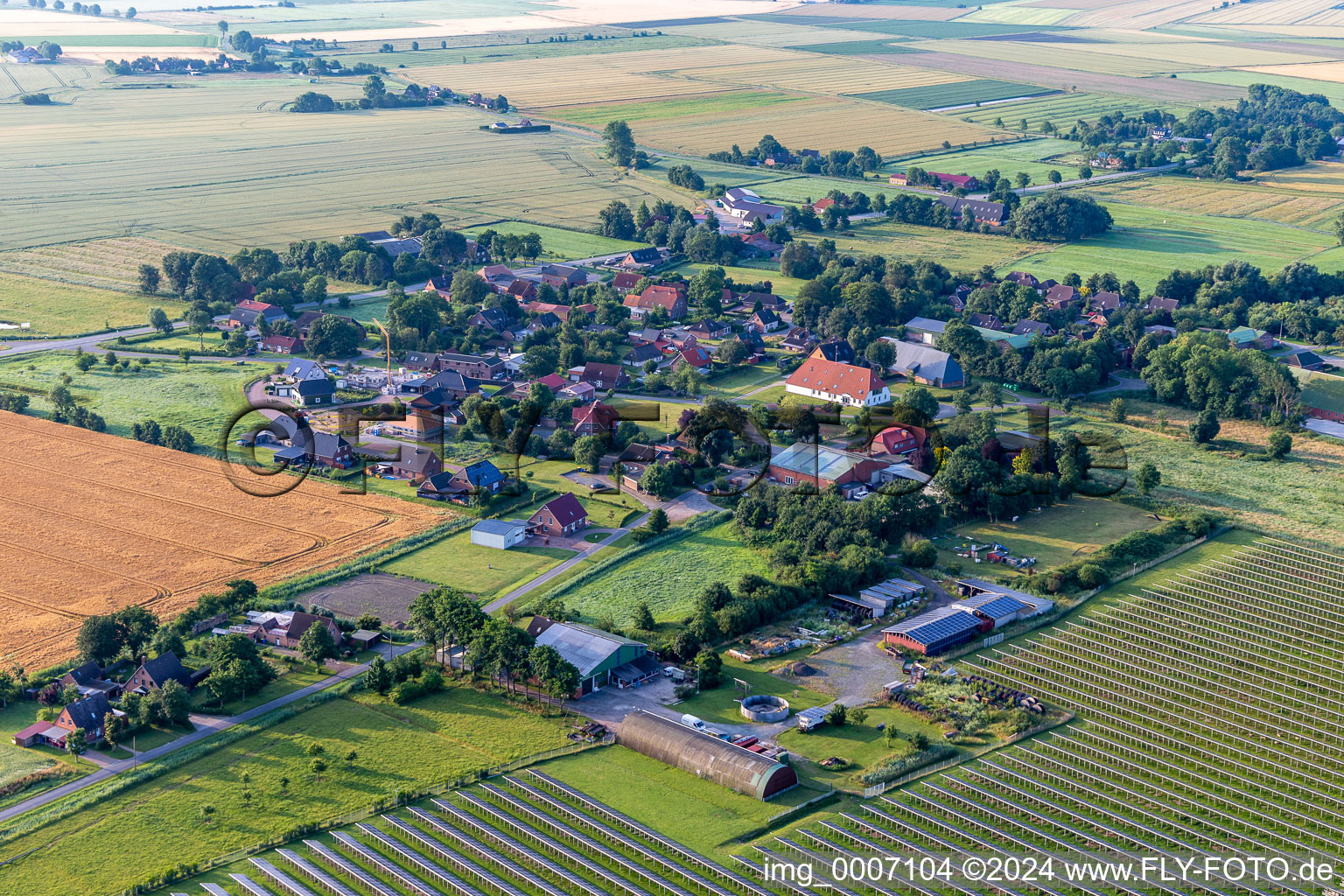 Vue aérienne de Busenwurth dans le département Schleswig-Holstein, Allemagne