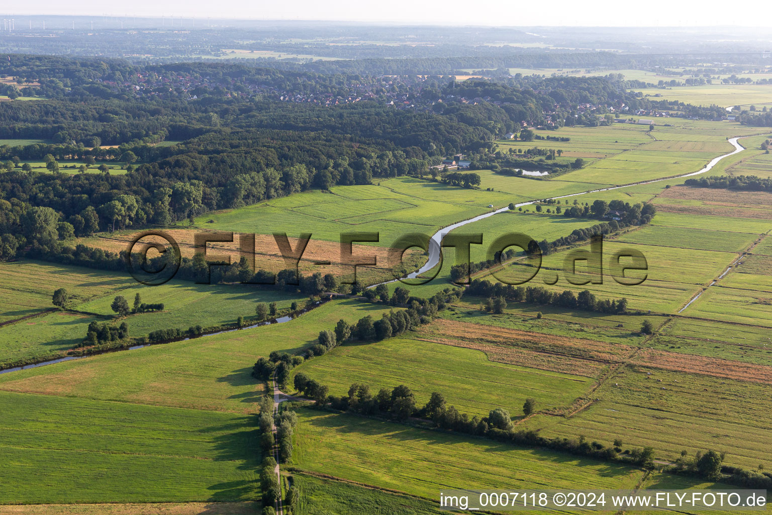 Vue aérienne de Büttler Kanal Burger Au à Buchholz dans le département Schleswig-Holstein, Allemagne