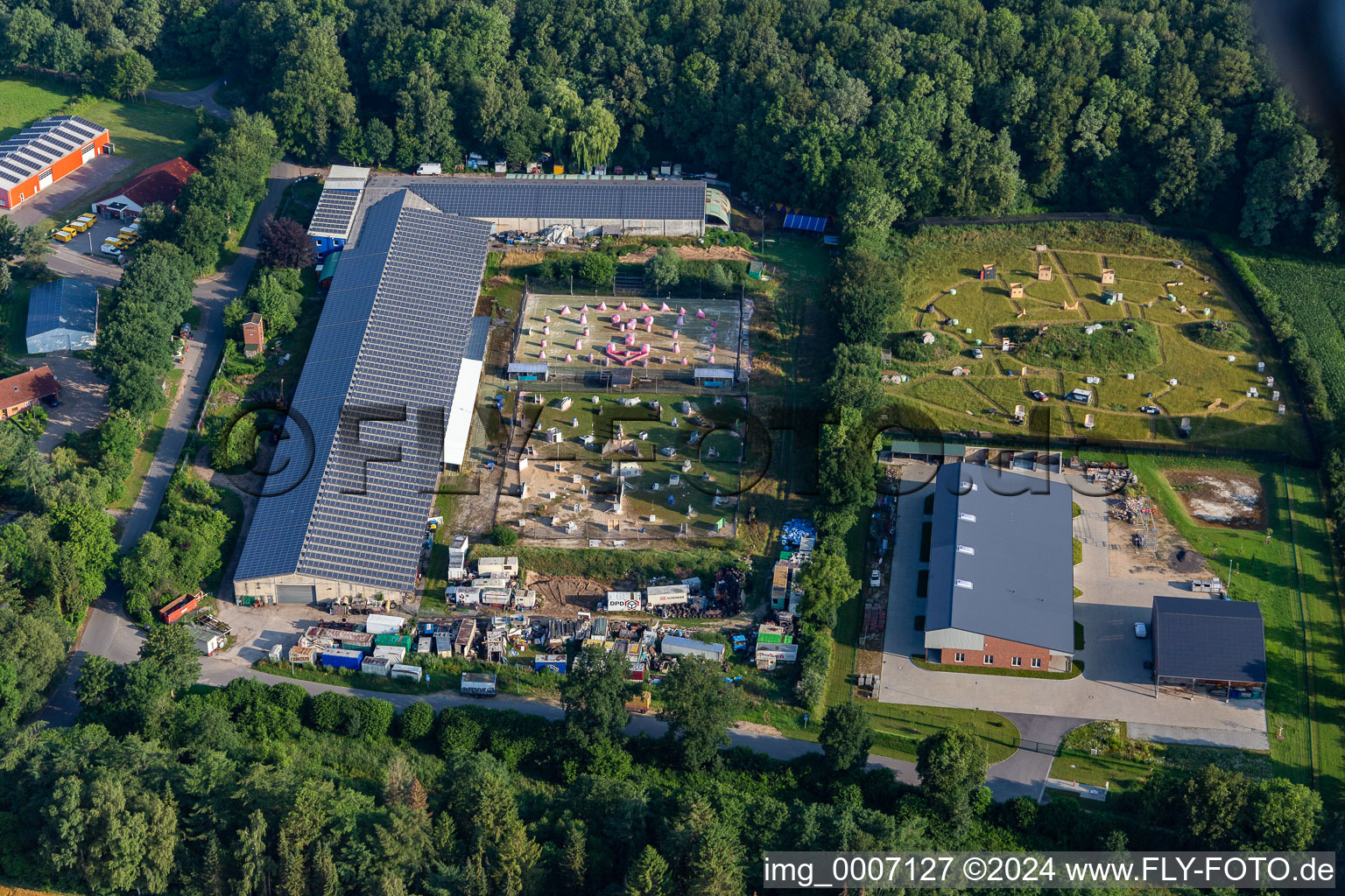 Vue aérienne de Paintball Dithmarschen à Burg dans le département Schleswig-Holstein, Allemagne