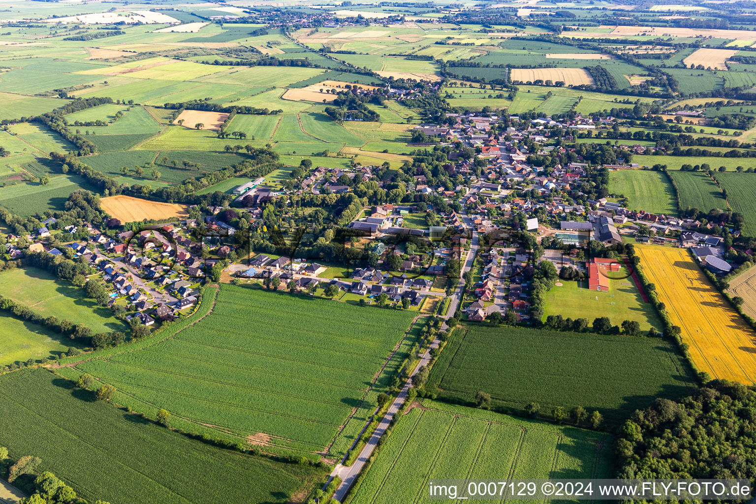 Vue aérienne de Quartier Kleinhastedt in Süderhastedt dans le département Schleswig-Holstein, Allemagne