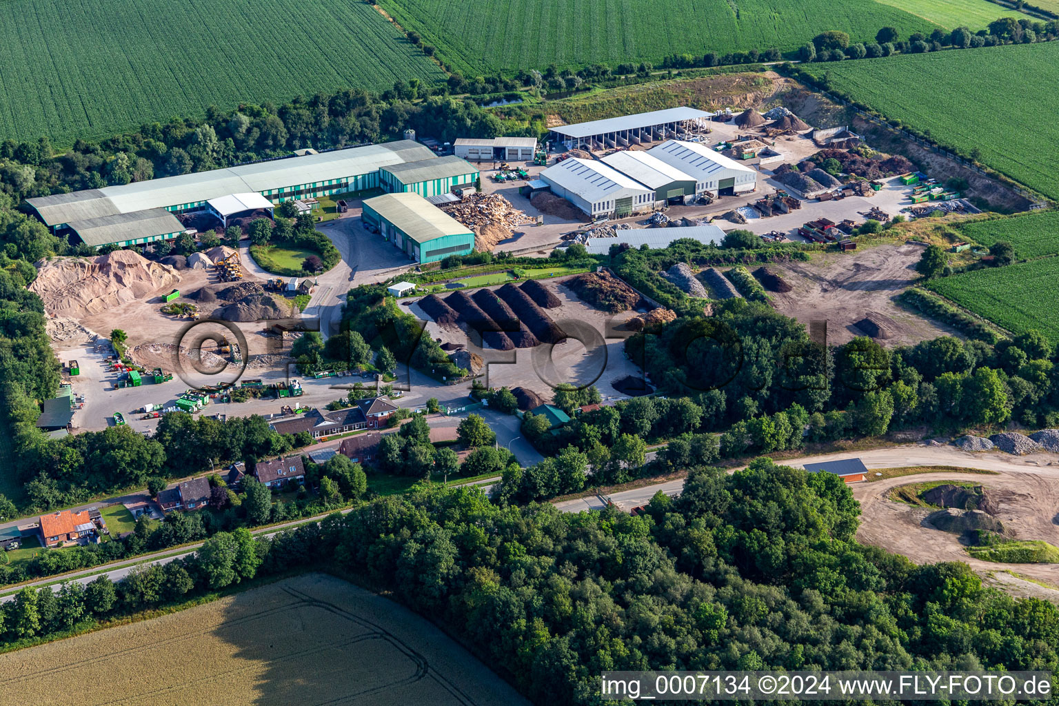 Photographie aérienne de Site de l'usine de tri des déchets et de recyclage de KBA Compost, Building Rubble and Waste T&T GmbH and Co. KG à Bargenstedt dans le département Schleswig-Holstein, Allemagne