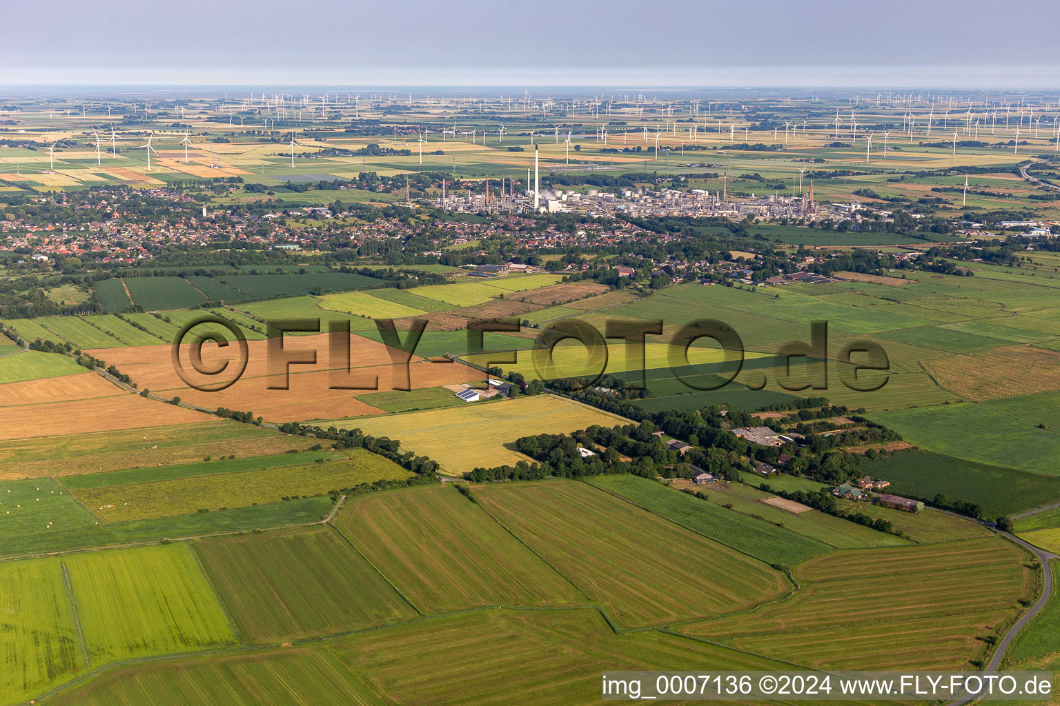 Vue aérienne de Quartier Braaken in Hemmingstedt dans le département Schleswig-Holstein, Allemagne