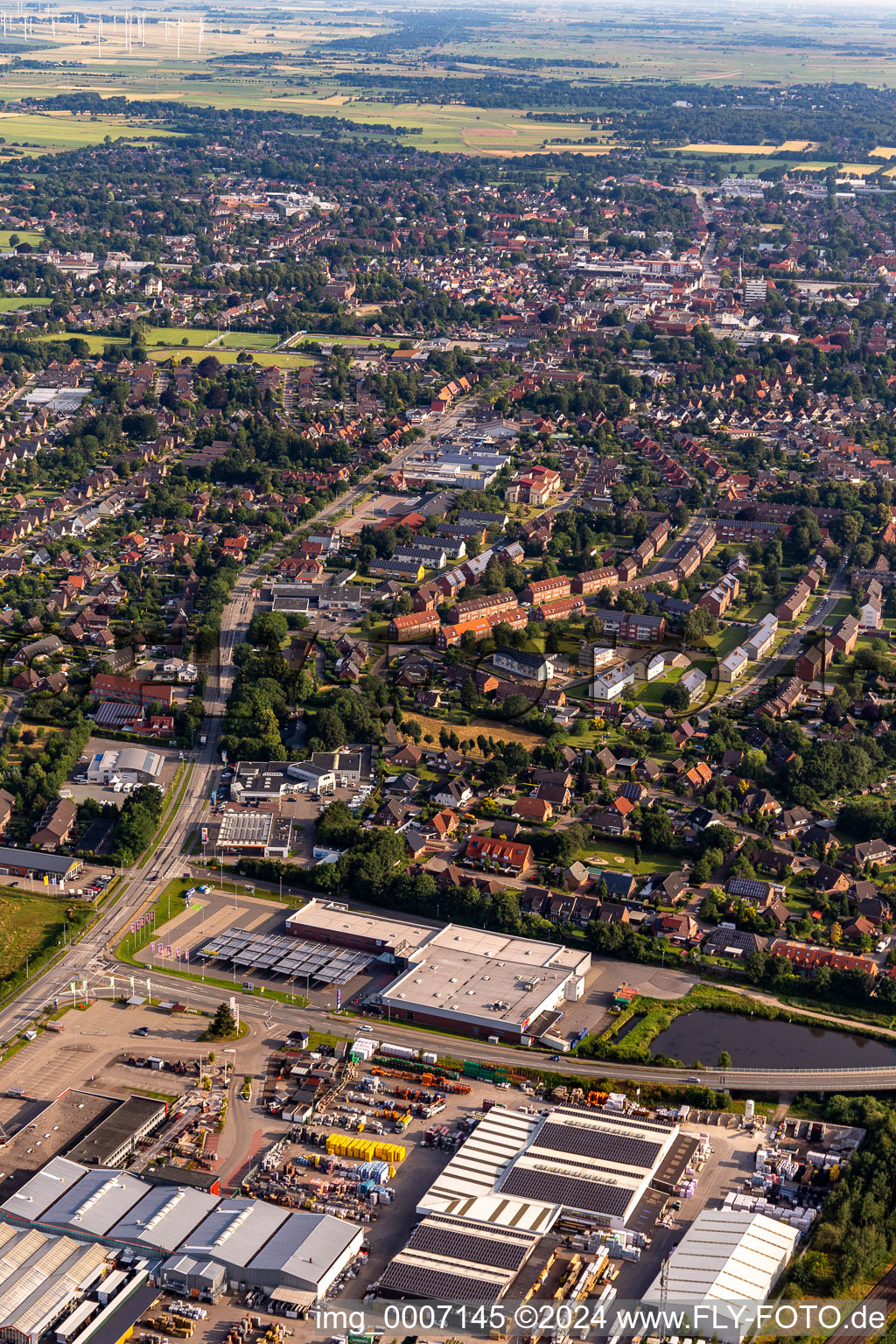 Vue aérienne de Vue sur la ville du centre-ville à Heide dans le département Schleswig-Holstein, Allemagne