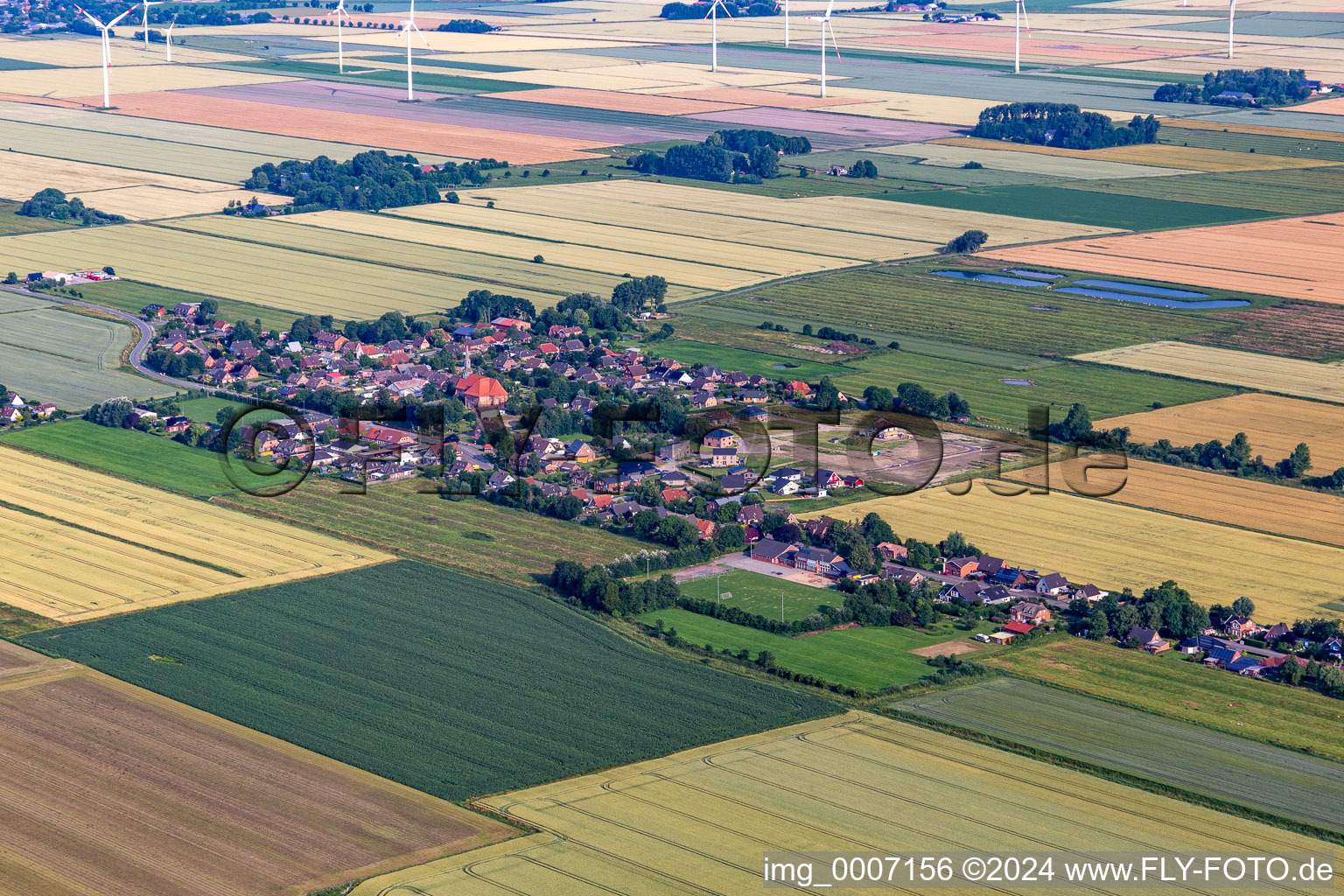 Vue aérienne de Neuenkirchen dans le département Schleswig-Holstein, Allemagne