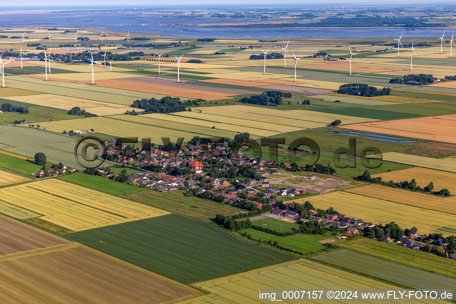 Vue aérienne de Neuenkirchen dans le département Schleswig-Holstein, Allemagne