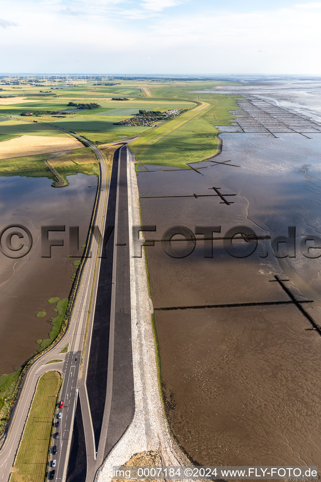 Photographie aérienne de Systèmes de barrières-écluses Barrage Eider de l'Administration fédérale des eaux et de la navigation WSV à Wesselburenerkoog à le quartier Kating in Tönning dans le département Schleswig-Holstein, Allemagne