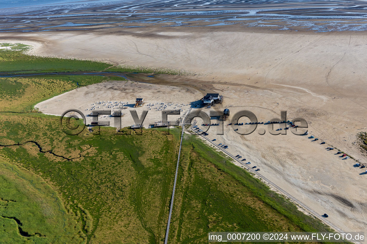 Vue aérienne de Zone de baignade Böhl sur Böhler Strand à le quartier Böhl-Süderhöft in Sankt Peter-Ording dans le département Schleswig-Holstein, Allemagne