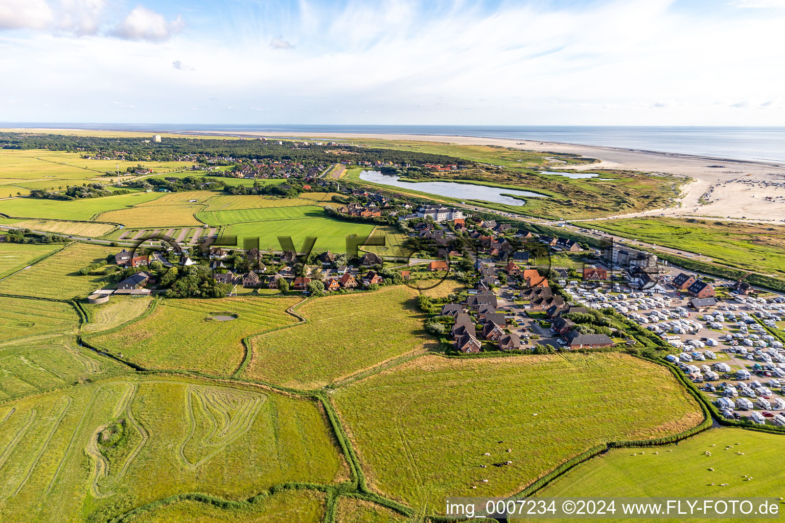 Vue aérienne de Camping Biehl sur la plage de la mer du Nord à le quartier Ording in Sankt Peter-Ording dans le département Schleswig-Holstein, Allemagne