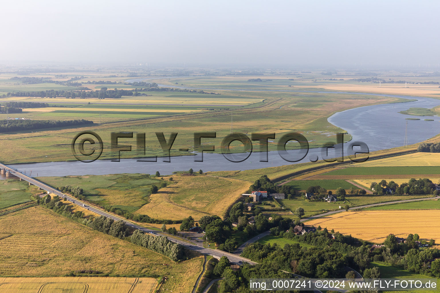 Vue aérienne de Aire de repos Eiderblick B5 près de Tönning à Karolinenkoog dans le département Schleswig-Holstein, Allemagne