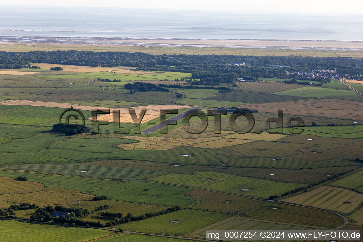 Vue aérienne de Aéroport Sankt Peter-Ording à Sankt Peter-Ording dans le département Schleswig-Holstein, Allemagne