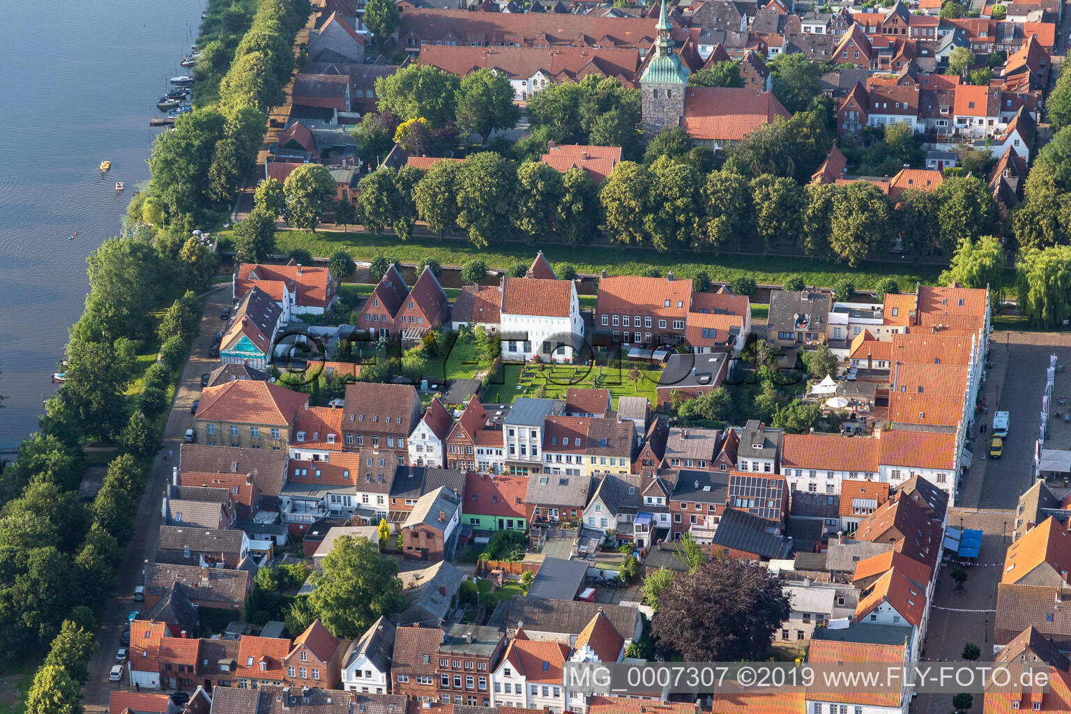 Vue aérienne de Westermarkstr à Friedrichstadt dans le département Schleswig-Holstein, Allemagne