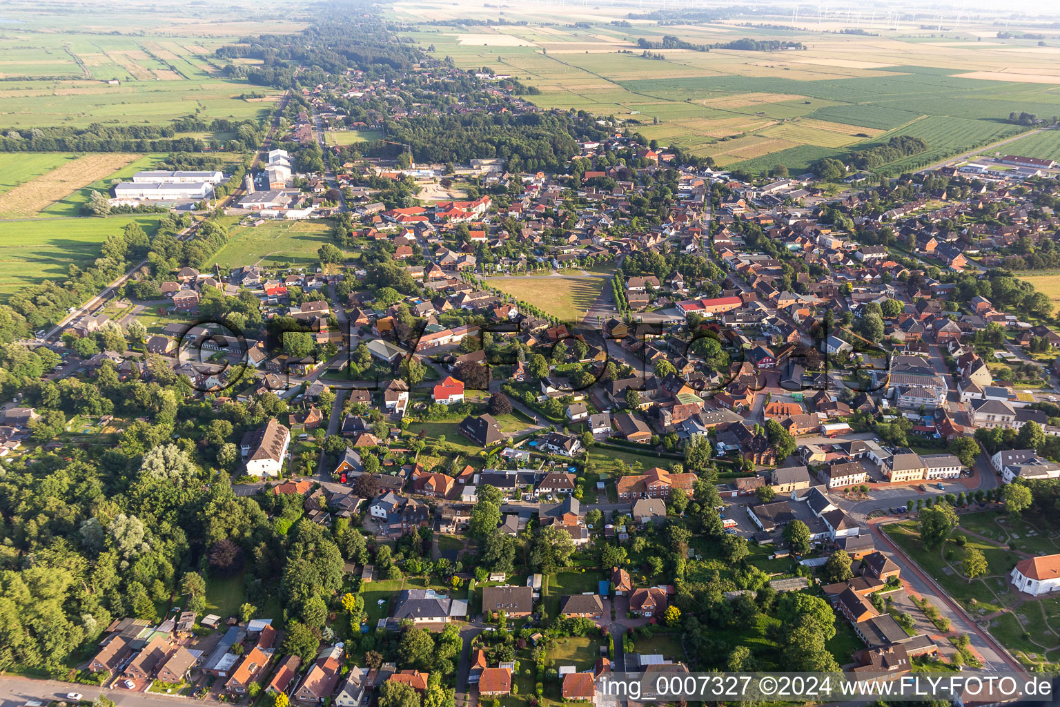 Vue aérienne de Marché aux oies à le quartier Amt Kirchspielslandgemeinde Lunden in Lunden dans le département Schleswig-Holstein, Allemagne