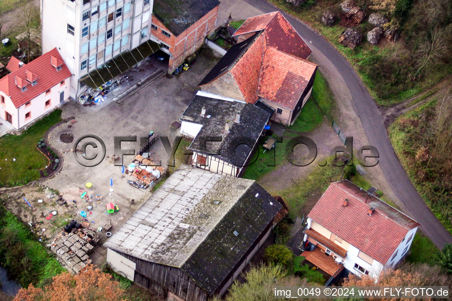 Vue aérienne de Moulin dur à Kandel dans le département Rhénanie-Palatinat, Allemagne