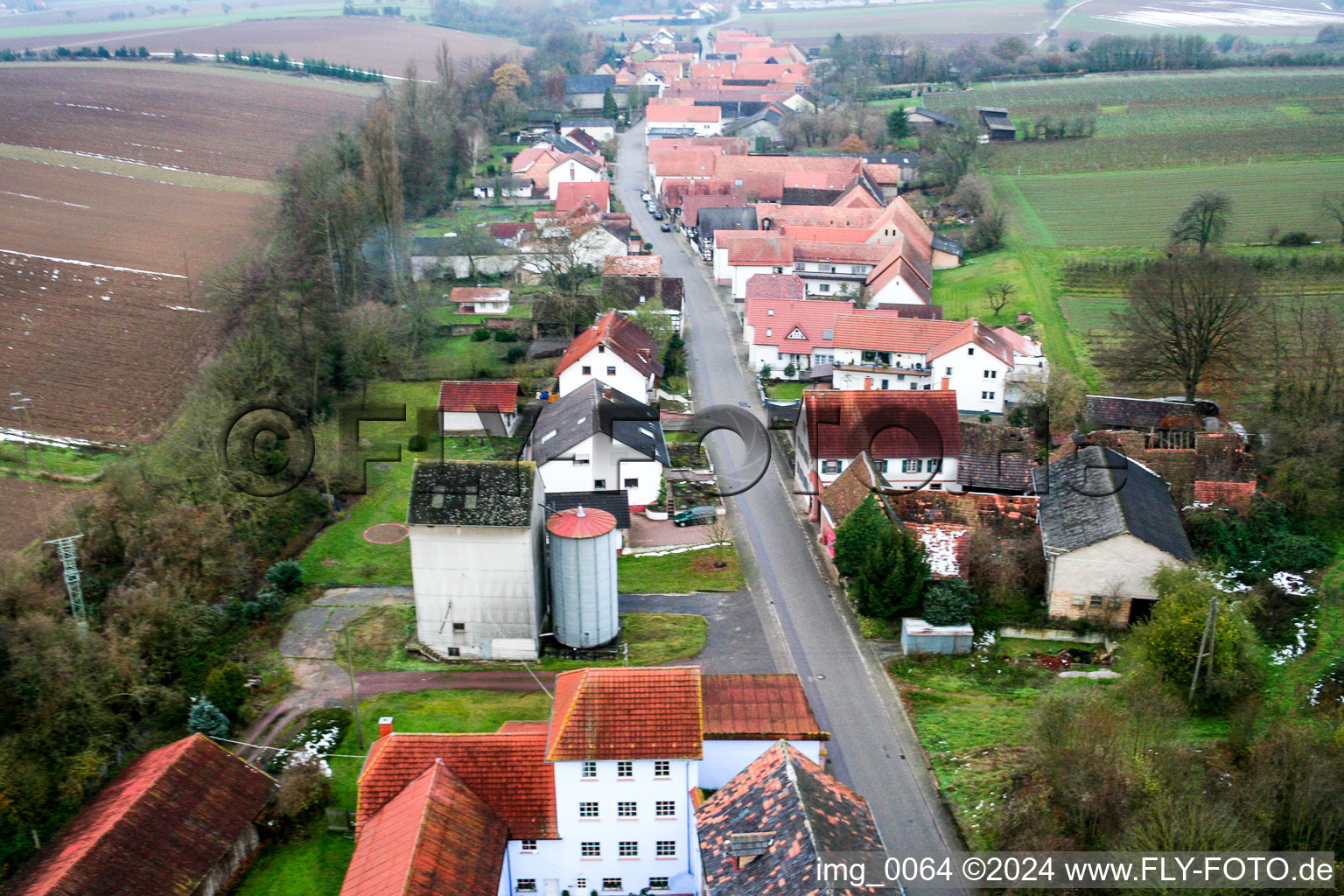 Vue aérienne de Vollmersweiler dans le département Rhénanie-Palatinat, Allemagne