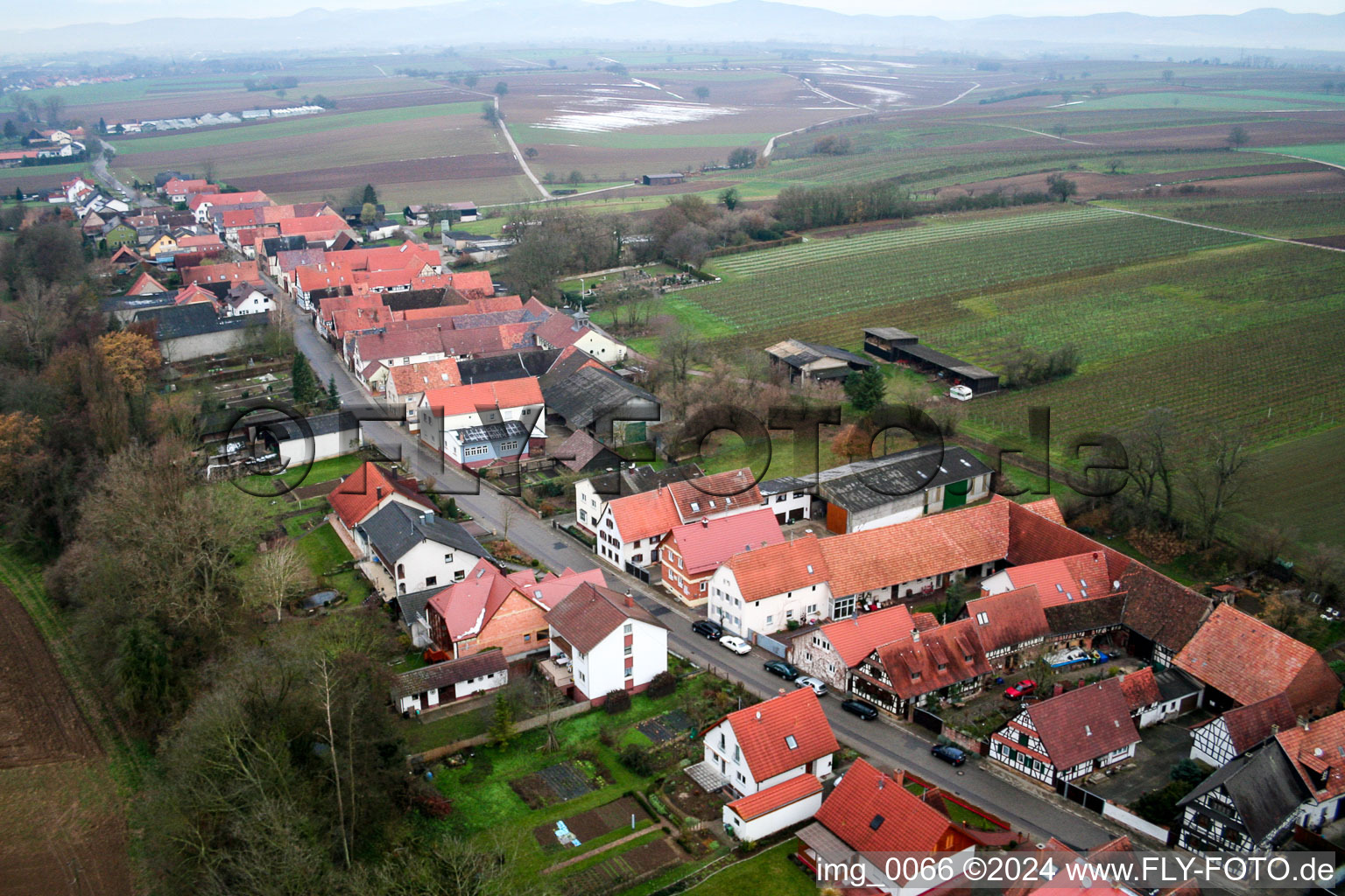 Vue aérienne de Vollmersweiler dans le département Rhénanie-Palatinat, Allemagne