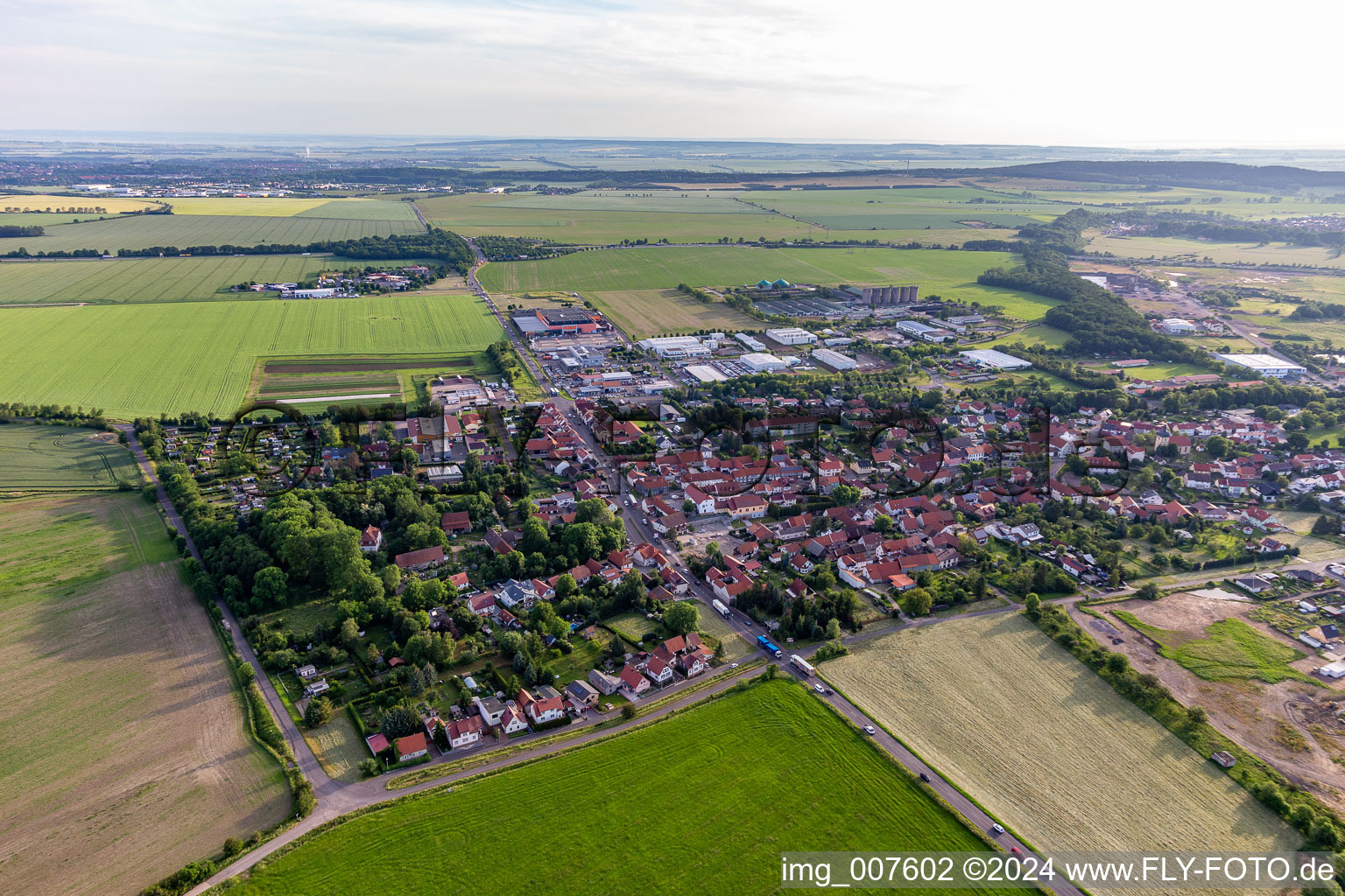 Vue aérienne de Schwabhausen dans le département Thuringe, Allemagne