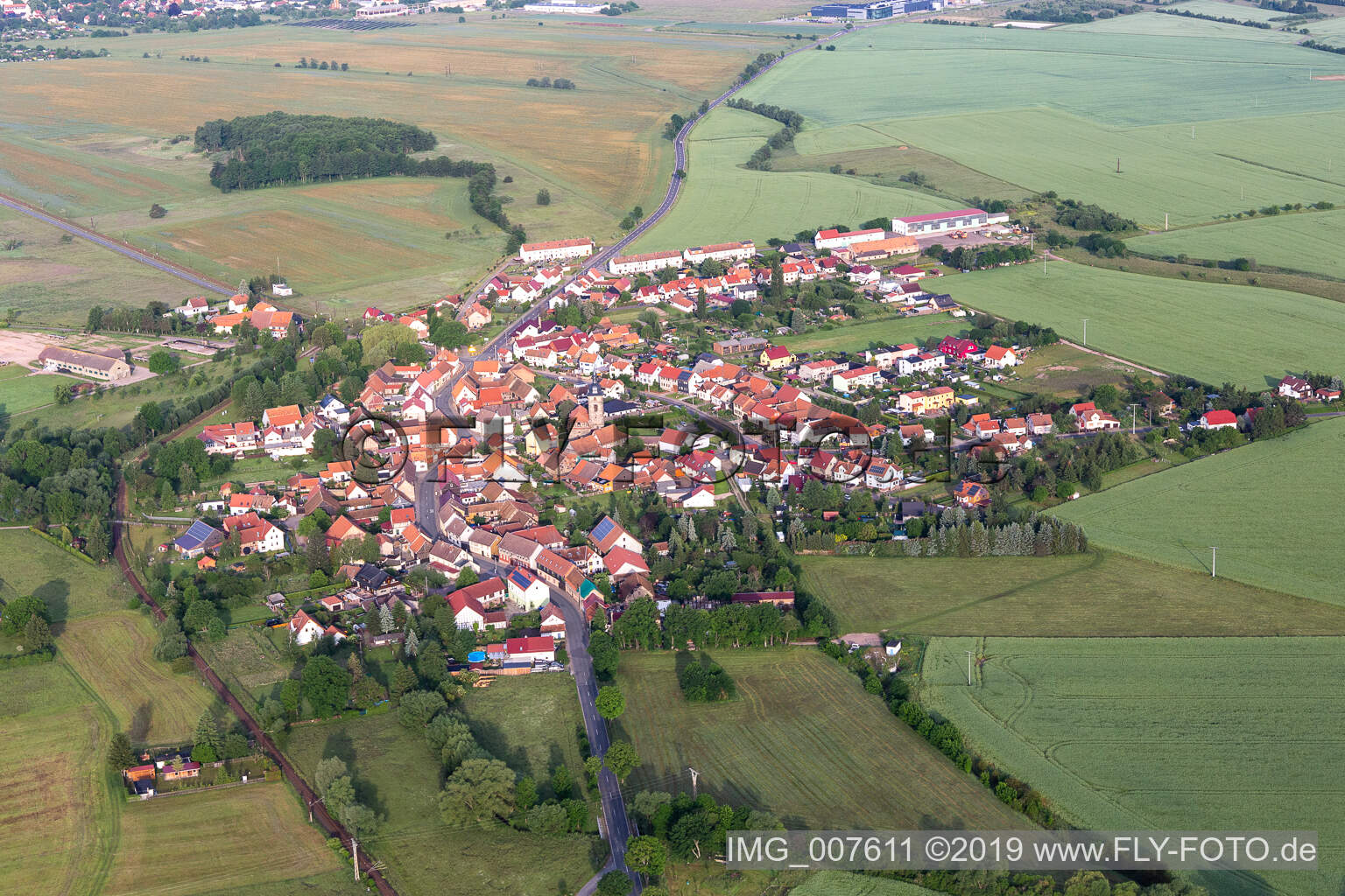 Vue aérienne de Vue des rues et des maisons des quartiers résidentiels à Wahlwinkel dans le département Thuringe, Allemagne