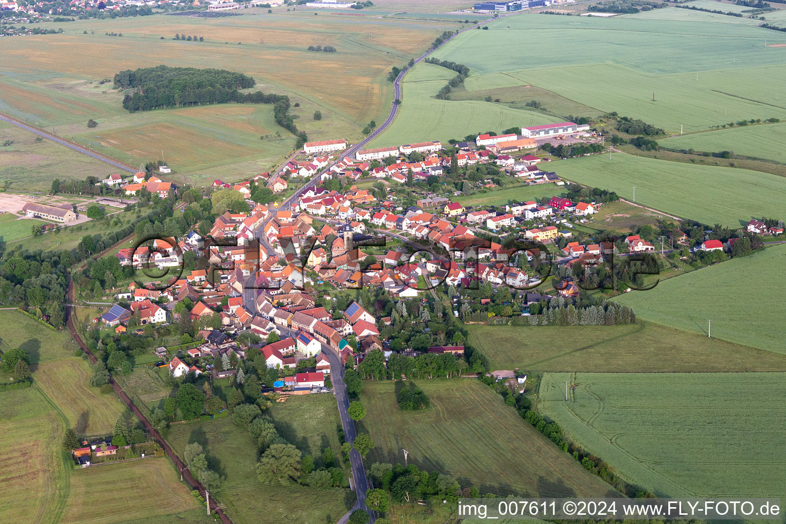 Vue aérienne de Vue des rues et des maisons des quartiers résidentiels à Wahlwinkel dans le département Thuringe, Allemagne