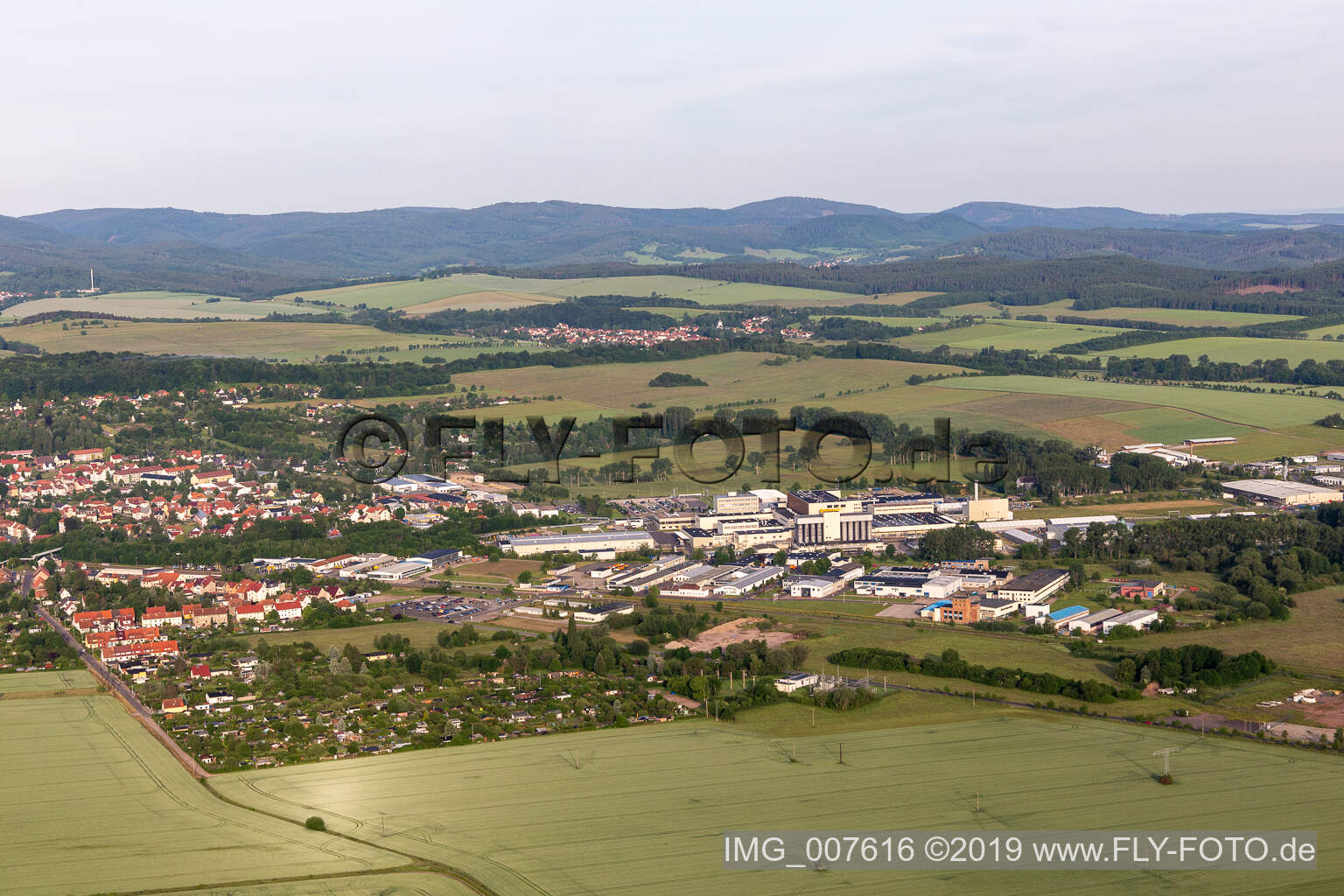 Vue aérienne de Zone commerciale et industrielle Waltershausen à Waltershausen dans le département Thuringe, Allemagne