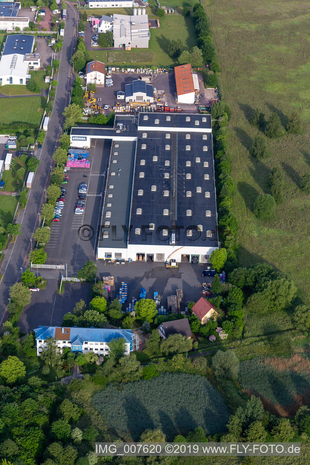 Vue aérienne de Locaux d'usine de DIE ETIMEX EMBALLAGE PRIMAIRE à Waltershausen dans le département Thuringe, Allemagne