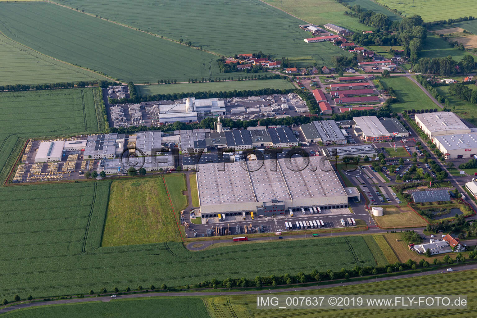 Vue aérienne de Finger Beton Sonneborn GmbH & Co. KG, JTJ Sonneborn Industrie GmbH à Sonneborn dans le département Thuringe, Allemagne