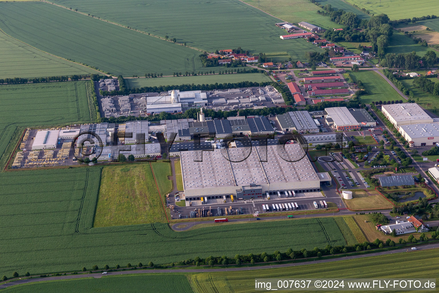 Vue aérienne de Finger Beton Sonneborn GmbH & Co. KG, JTJ Sonneborn Industrie GmbH à Sonneborn dans le département Thuringe, Allemagne