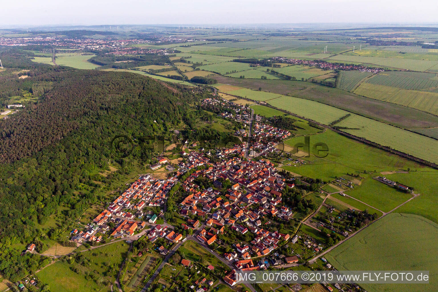 Photographie aérienne de Vue des rues et des maisons des quartiers résidentiels à Seebergen dans le département Thuringe, Allemagne