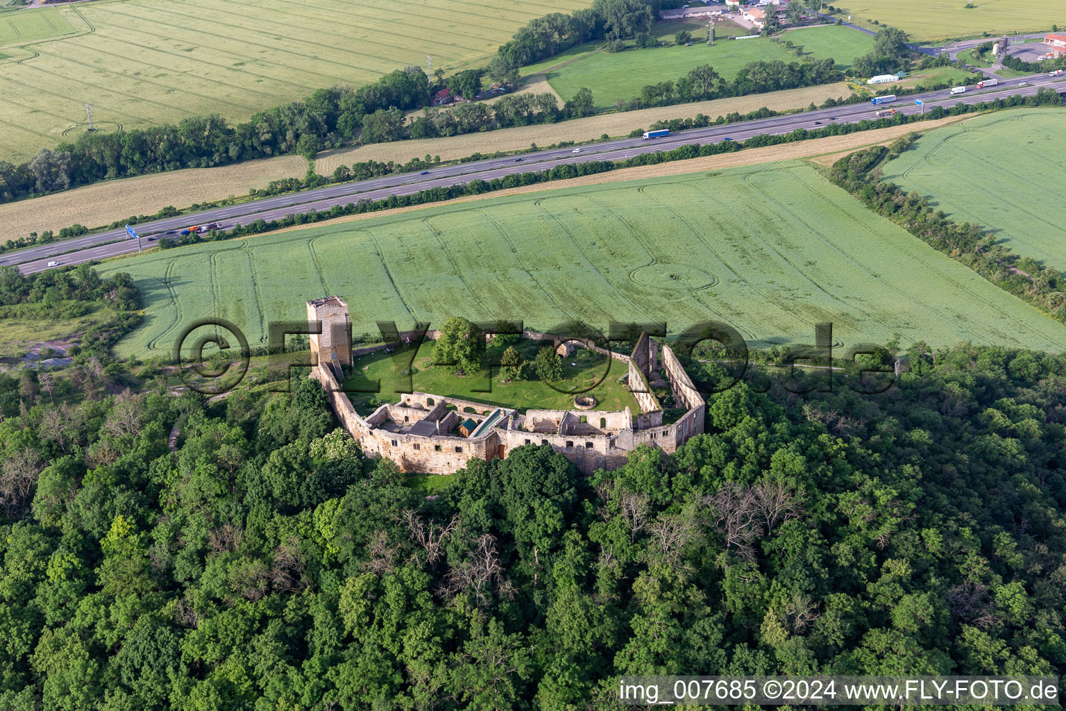 Château de Gleichen à le quartier Wandersleben in Drei Gleichen dans le département Thuringe, Allemagne vue d'en haut