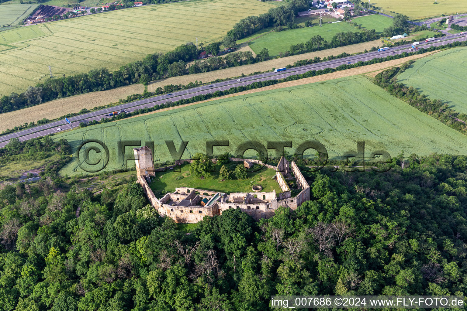 Château de Gleichen à Wandersleben dans le département Thuringe, Allemagne depuis l'avion