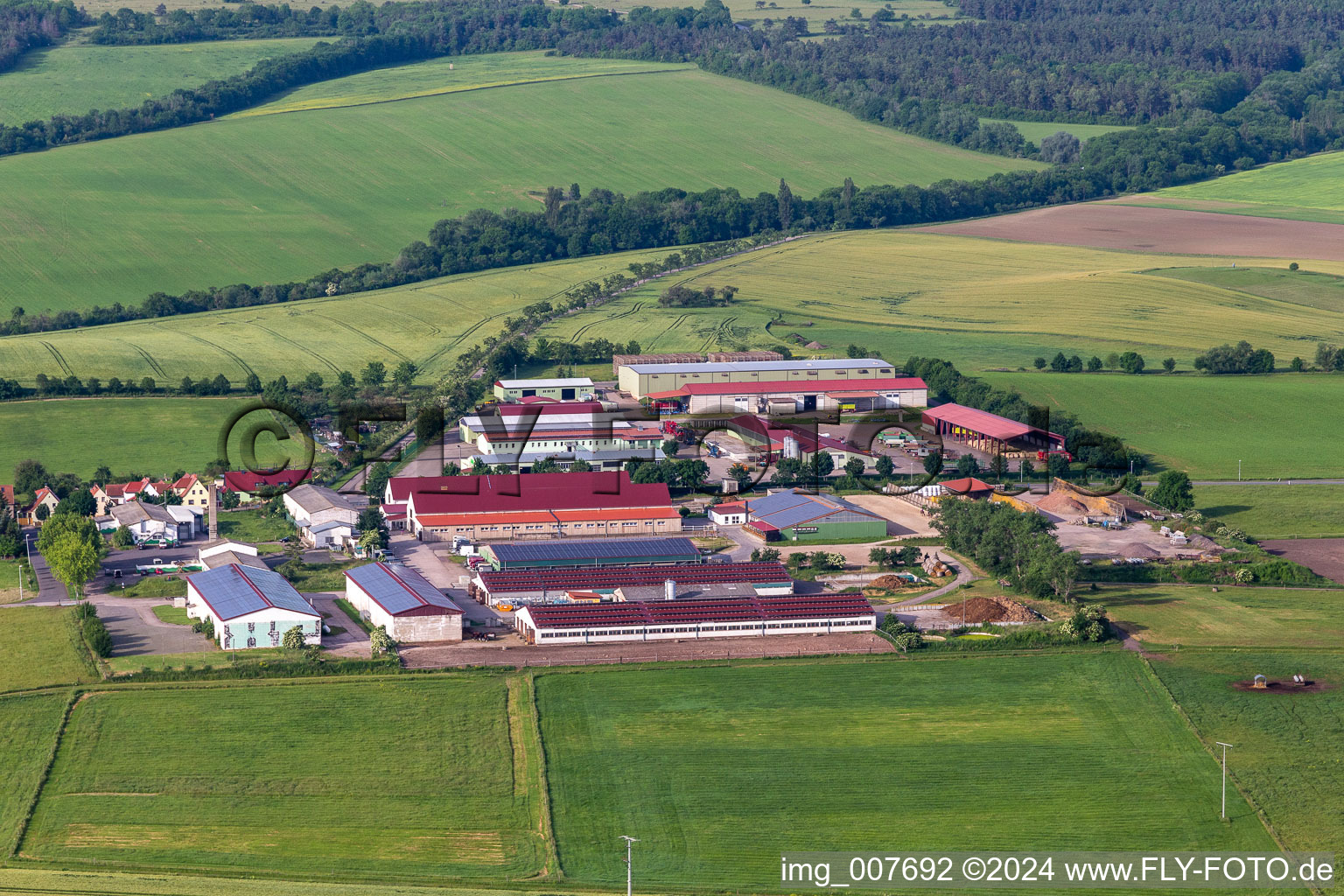 Vue aérienne de Landschlachthof Mühlberg GmbH & Co.KG, Écurie Schack à le quartier Mühlberg in Drei Gleichen dans le département Thuringe, Allemagne