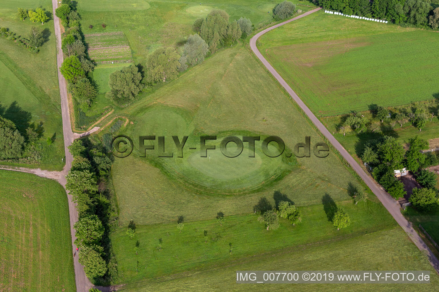 Photographie aérienne de Zone du terrain de golf "Drei Gleichen Mühlber à Mühlberg dans le département Thuringe, Allemagne