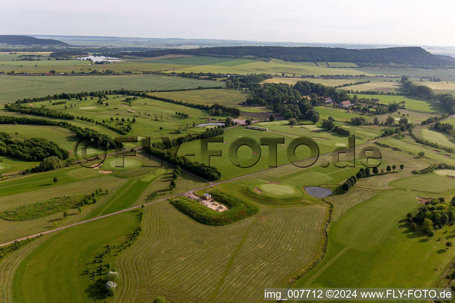 Superficie du golf « Drei Gleichen Mühlberg eV » en Mühlberg à le quartier Mühlberg in Drei Gleichen dans le département Thuringe, Allemagne vue du ciel