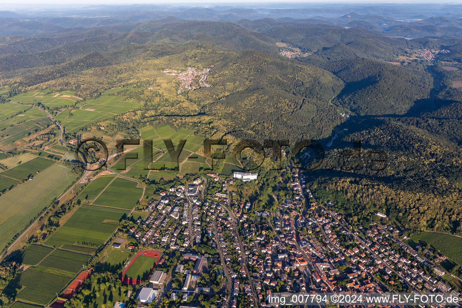 Vue aérienne de Bad Bergzabern dans le département Rhénanie-Palatinat, Allemagne