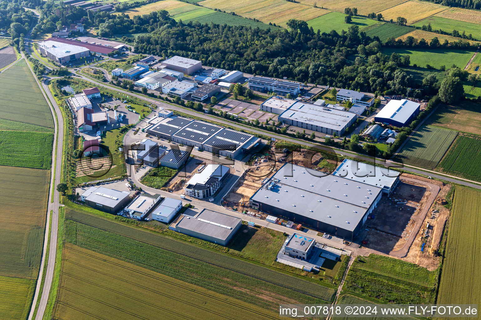 Vue aérienne de Nouveau chantier dans la zone commerciale Gewerbepark West avec M-Systems IT Solutions (Palatinat) à le quartier Herxheim in Herxheim bei Landau dans le département Rhénanie-Palatinat, Allemagne