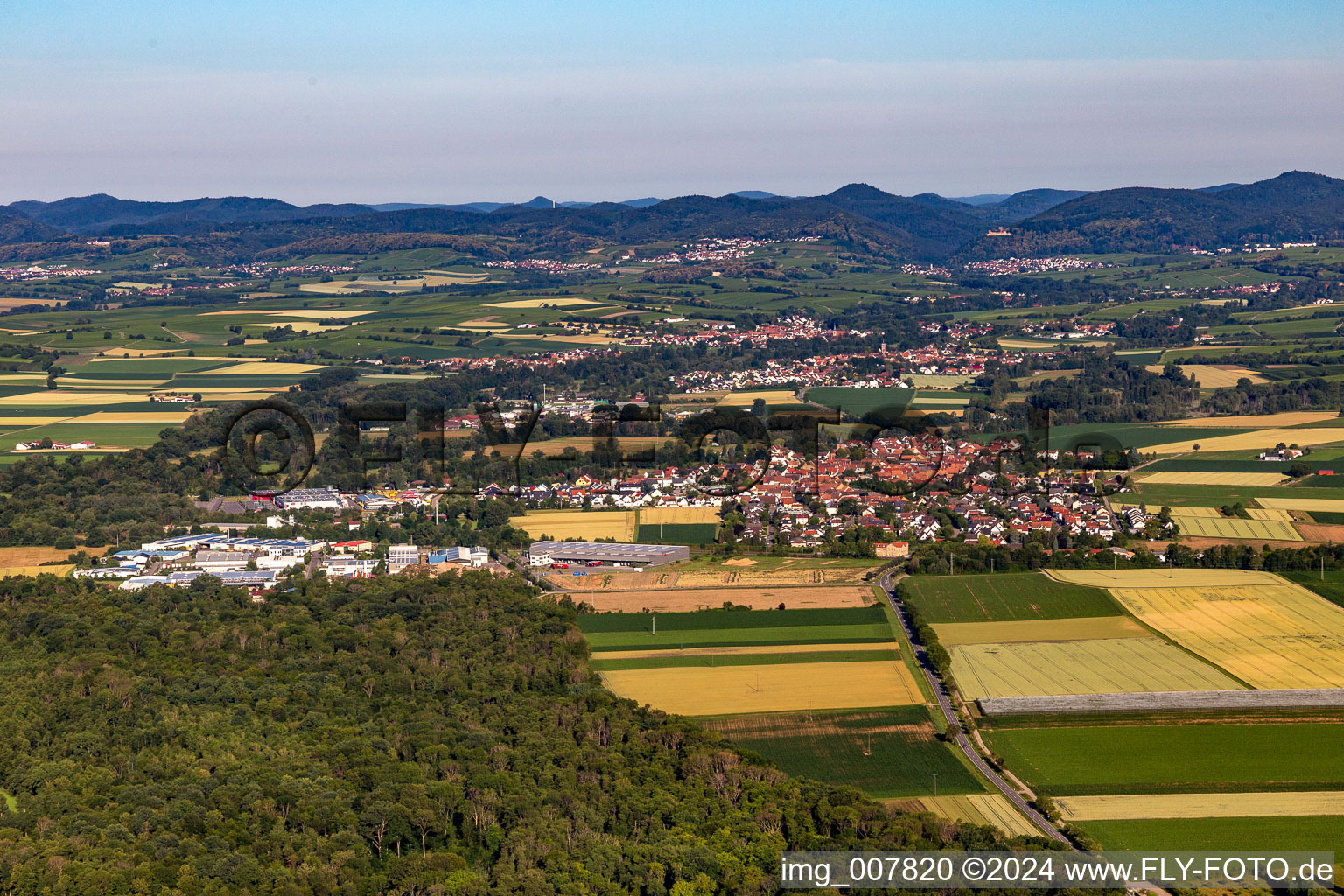 Vue aérienne de Champs agricoles et surfaces utilisables à Rohrbach dans le département Rhénanie-Palatinat, Allemagne