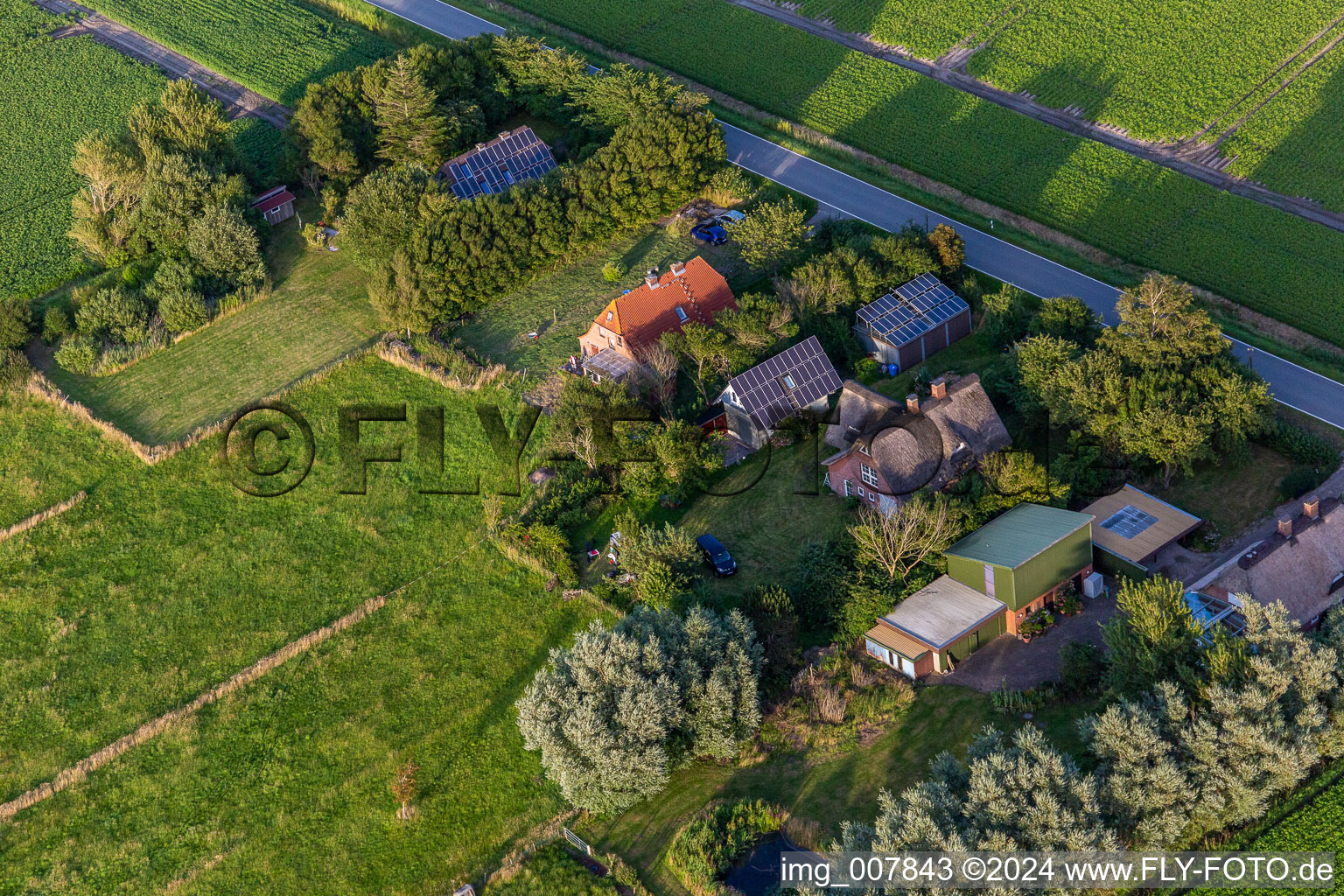 Schülpersieler Straße à Wesselburenerkoog dans le département Schleswig-Holstein, Allemagne depuis l'avion