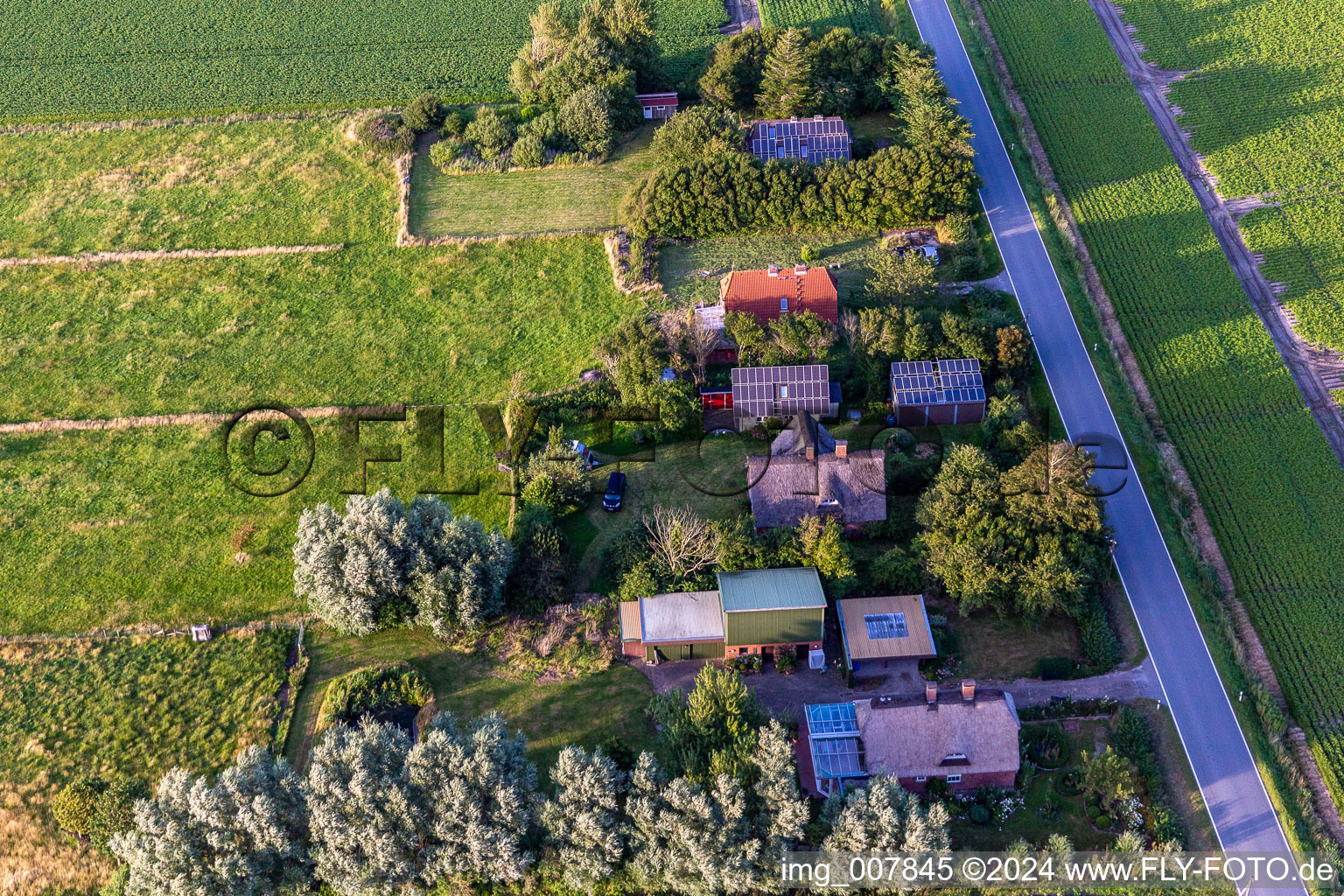 Schülpersieler Straße à Wesselburenerkoog dans le département Schleswig-Holstein, Allemagne vue du ciel