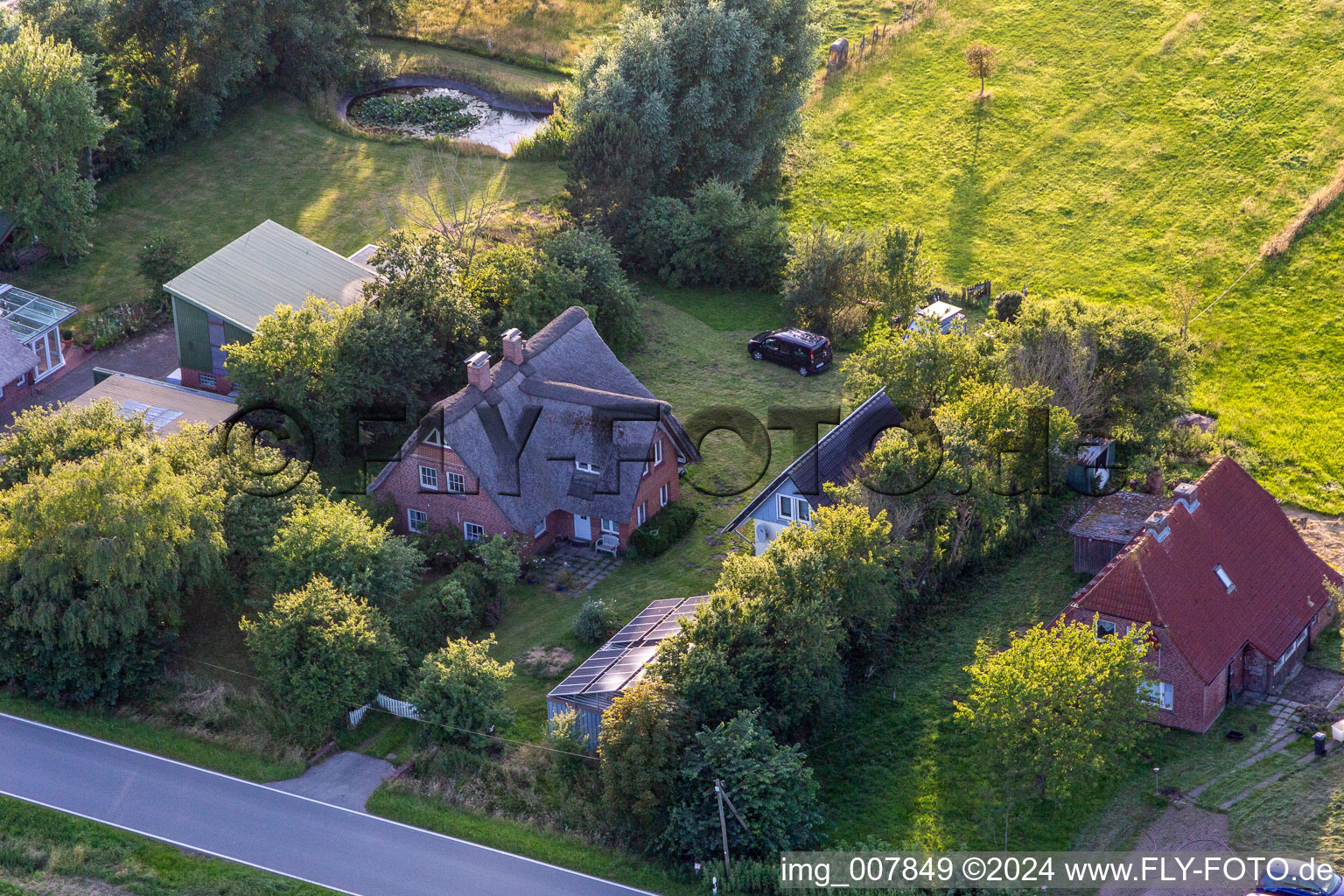 Schülpersieler Straße à Wesselburenerkoog dans le département Schleswig-Holstein, Allemagne d'un drone