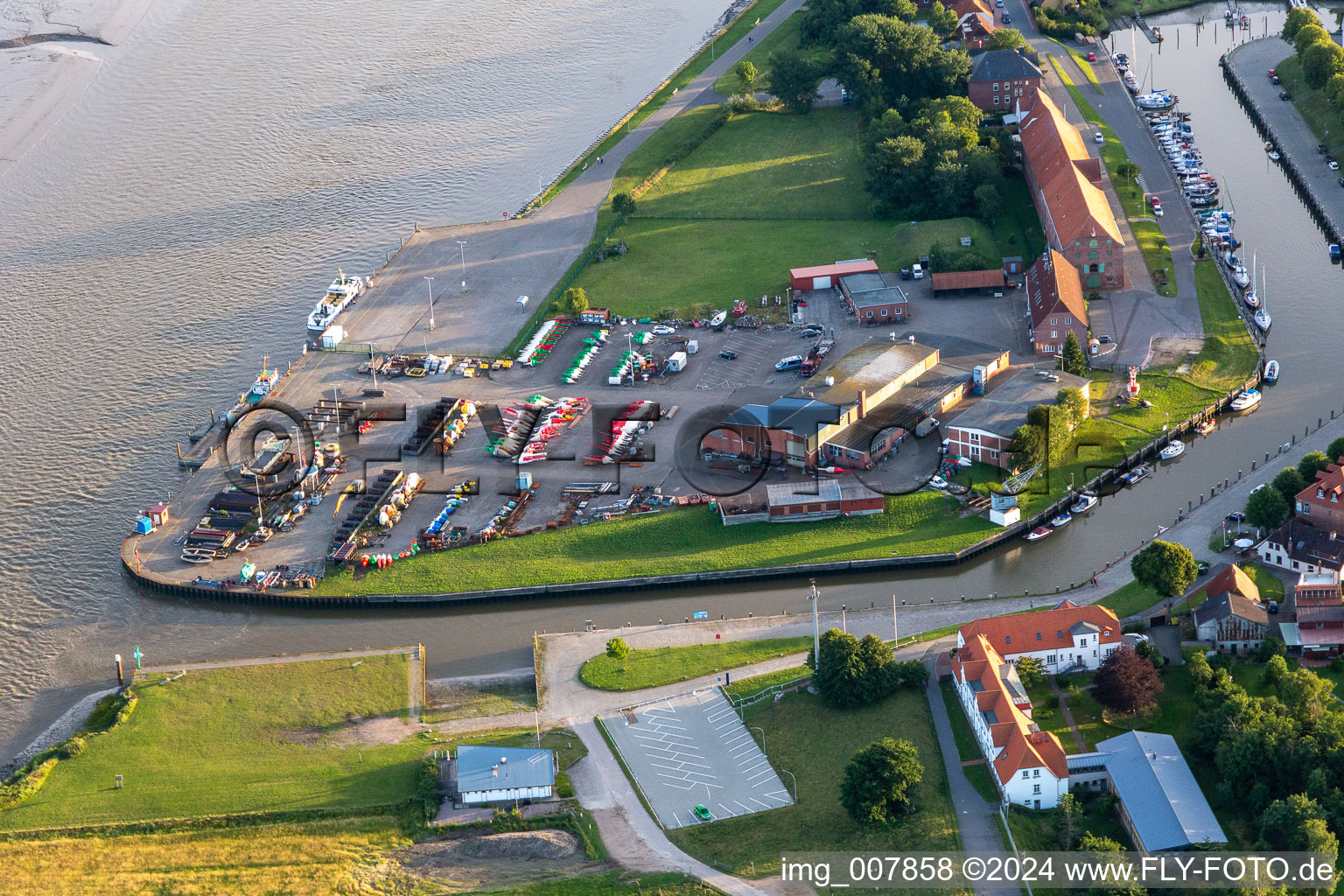 Vue aérienne de Port Tönning à Tönning dans le département Schleswig-Holstein, Allemagne